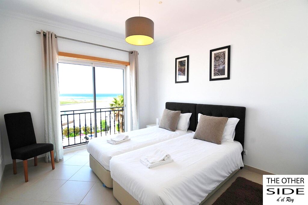 Bedroom 3: two single beds and sea view