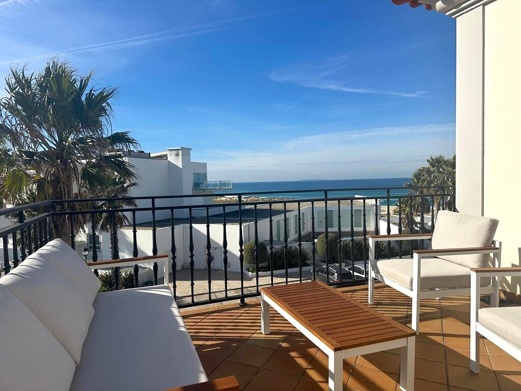 The west-facing terrace and its outdoor lounge facing the ocean